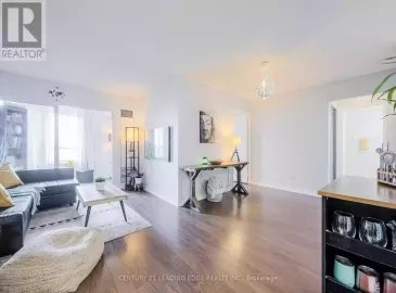 135 Hillcrest, Mississauga, Ontario L5B4B1, 3 Bedrooms Bedrooms, ,2 BathroomsBathrooms,Single Family,For Lease,Hillcrest,W7225024