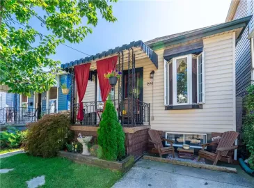 Hamilton, Ontario L8H1T5, 2 Bedrooms Bedrooms, ,2 BathroomsBathrooms,Single Family,For Sale,H4177498