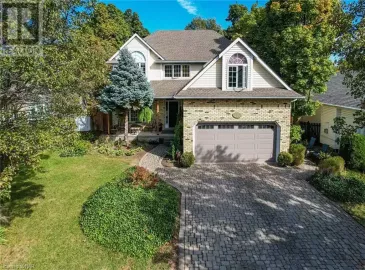 624 SIMCOE Street, Niagara-on-the-Lake, Ontario L0S1J0, 6 Bedrooms Bedrooms, ,4 BathroomsBathrooms,Single Family,For Sale,SIMCOE,40495571