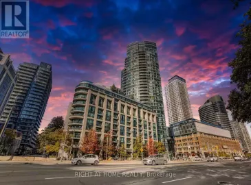 600 Fleet Street, Toronto, ON M5V1B7, 2 Bedrooms Bedrooms, ,2 BathroomsBathrooms,Single Family,For Sale,Fleet,C7230322