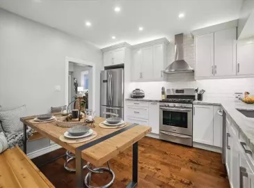 Hamilton, Ontario L8P2B3, 3 Bedrooms Bedrooms, ,2 BathroomsBathrooms,Single Family,For Sale,H4176929