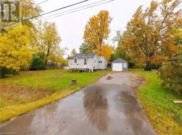 668 DOMINION Road, Fort Erie, Ontario L2A1G6, 2 Bedrooms Bedrooms, ,1 BathroomBathrooms,Single Family,For Sale,DOMINION,40502480