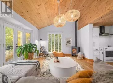 580 Lakeside Drive, Prince Edward County, Ontario K0K2J0, 2 Bedrooms Bedrooms, ,2 BathroomsBathrooms,Single Family,For Sale,Lakeside,X7237538