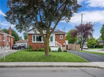 Hamilton, Ontario L9A2B7, 2 Bedrooms Bedrooms, ,2 BathroomsBathrooms,Single Family,For Sale,H4178049