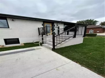 Hamilton, ON L9A2B5, 2 Bedrooms Bedrooms, ,2 BathroomsBathrooms,Single Family,For Lease,H4178067