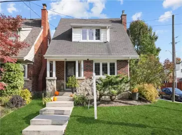 Hamilton, Ontario L8S3S4, 2 Bedrooms Bedrooms, ,1 BathroomBathrooms,Single Family,For Sale,H4178304