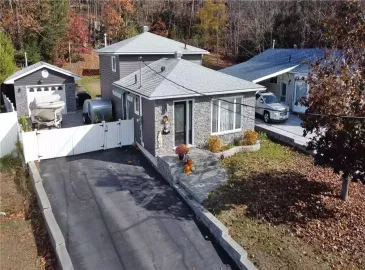 Elliot Lake, Ontario P5A2M4, 3 Bedrooms Bedrooms, ,2 BathroomsBathrooms,Single Family,For Sale,H4178236 Elliot Lake, Ontario P5A2M4, 3 Bedrooms Bedrooms, ,2 BathroomsBathrooms,Single Family,For Sale,H4178236