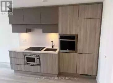39 Roehampton, Toronto, ON M4P0G1, 2 Bedrooms Bedrooms, ,2 BathroomsBathrooms,Single Family,For Lease,Roehampton,C7252344