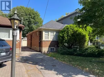 130 Glengarry, Toronto, ON M5M1E2, 4 Bedrooms Bedrooms, ,1 BathroomBathrooms,Single Family,For Lease,Glengarry,C7253614 130 Glengarry, Toronto, ON M5M1E2, 4 Bedrooms Bedrooms, ,1 BathroomBathrooms,Single Family,For Lease,Glengarry,C7253614