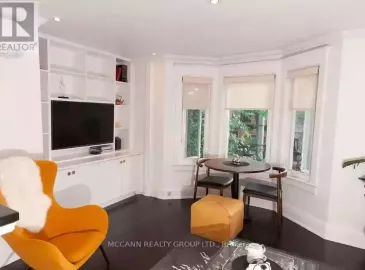 107 Massey Street, Toronto, ON M6J2T5, 2 Bedrooms Bedrooms, ,1 BathroomBathrooms,Single Family,For Lease,Massey,C7255670