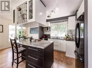 1534 OXFORD Avenue, Oakville, Ontario L6H1T9, 4 Bedrooms Bedrooms, ,2 BathroomsBathrooms,Single Family,For Sale,OXFORD,40506916