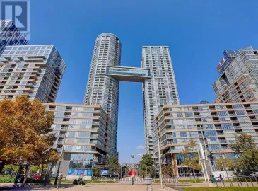 15 Iceboat Terrace, Toronto, Ontario M5V4A5, 2 Bedrooms Bedrooms, ,2 BathroomsBathrooms,Single Family,For Sale,Iceboat,C7262170