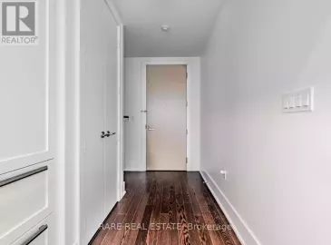 39 Queens Quay, Toronto, ON M5E0A4, 1 Bedroom Bedrooms, ,1 BathroomBathrooms,Single Family,For Sale,Queens,C7265604