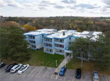 Guelph, ON N1G2V5, 2 Bedrooms Bedrooms, ,1 BathroomBathrooms,Single Family,For Sale,H4178747