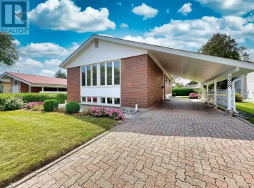 128 Verobeach Boulevard, Toronto, Ontario M9M1R1, 4 Bedrooms Bedrooms, ,2 BathroomsBathrooms,Single Family,For Sale,Verobeach,W6816010