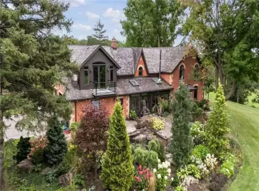 Flamborough, ON L8B1S6, 5 Bedrooms Bedrooms, ,3 BathroomsBathrooms,Single Family,For Sale,H4174182
