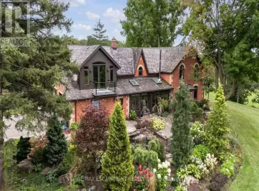1399 Safari Road, Hamilton, Ontario L8B1S6, 5 Bedrooms Bedrooms, ,3 BathroomsBathrooms,Single Family,For Sale,Safari,X6816738