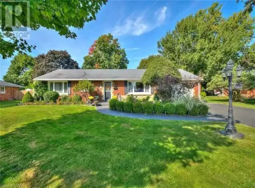 8 HILLCREST Place, Fonthill, ON L0S1E0, 5 Bedrooms Bedrooms, ,3 BathroomsBathrooms,Single Family,For Sale,HILLCREST,40489188