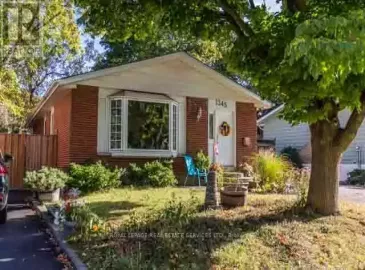 1345 Oxford, Oakville, Ontario L6H1T2, 4 Bedrooms Bedrooms, ,2 BathroomsBathrooms,Single Family,For Sale,Oxford,W7217774