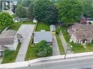 240 QUEENSWAY, Simcoe, Ontario N3Y2N1, 2 Bedrooms Bedrooms, ,2 BathroomsBathrooms,Single Family,For Sale,QUEENSWAY,40503587
