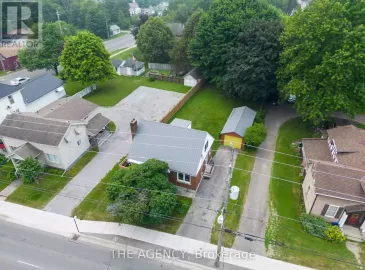 240 Queensway, Norfolk, ON N3Y2N1, 2 Bedrooms Bedrooms, ,2 BathroomsBathrooms,Single Family,For Sale,Queensway,X7240862 240 Queensway, Norfolk, ON N3Y2N1, 2 Bedrooms Bedrooms, ,2 BathroomsBathrooms,Single Family,For Sale,Queensway,X7240862