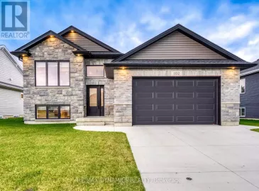102 Phibbs Street, Lambton Shores, Ontario N0N1J0, 5 Bedrooms Bedrooms, ,3 BathroomsBathrooms,Single Family,For Sale,Phibbs,X7262804
