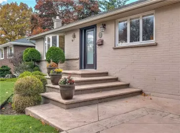 Burlington, ON L7L1N8, 4 Bedrooms Bedrooms, ,2 BathroomsBathrooms,Single Family,For Sale,H4179006 Burlington, ON L7L1N8, 4 Bedrooms Bedrooms, ,2 BathroomsBathrooms,Single Family,For Sale,H4179006