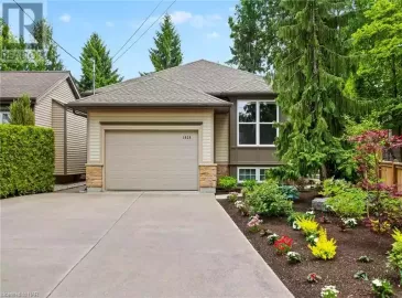 162 LAKESHORE Road, St. Catharines, Ontario L2N2V1, 5 Bedrooms Bedrooms, ,3 BathroomsBathrooms,Single Family,For Sale,LAKESHORE,40477546 162 LAKESHORE Road, St. Catharines, Ontario L2N2V1, 5 Bedrooms Bedrooms, ,3 BathroomsBathrooms,Single Family,For Sale,LAKESHORE,40477546