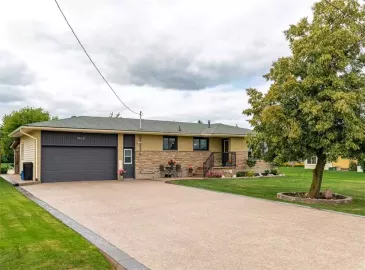 Beamsville, Ontario L3J1T1, 4 Bedrooms Bedrooms, ,2 BathroomsBathrooms,Single Family,For Sale,H4174162