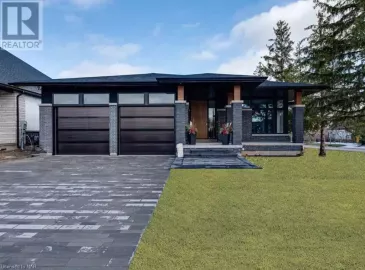 1 HURRICANE Road, Fonthill, Ontario L0S1E3, 2 Bedrooms Bedrooms, ,2 BathroomsBathrooms,Single Family,For Sale,HURRICANE,40484069