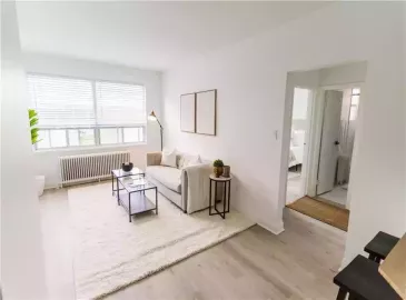 Hamilton, Ontario L8S2N5, 2 Bedrooms Bedrooms, ,1 BathroomBathrooms,Single Family,For Sale,H4174299