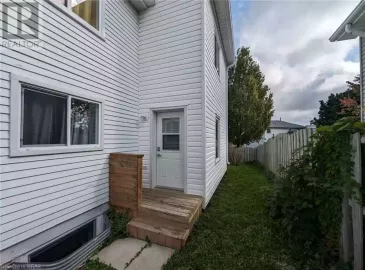 224 PORTSMOUTH Gate, Waterloo, ON N2T2H9, 2 Bedrooms Bedrooms, ,1 BathroomBathrooms,Single Family,For Lease,PORTSMOUTH,40493950 224 PORTSMOUTH Gate, Waterloo, ON N2T2H9, 2 Bedrooms Bedrooms, ,1 BathroomBathrooms,Single Family,For Lease,PORTSMOUTH,40493950