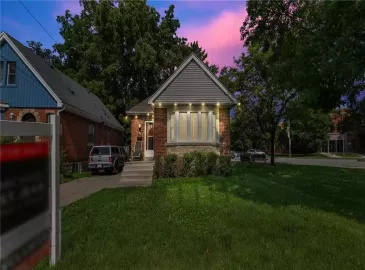 Hamilton, Ontario L8S1X8, 5 Bedrooms Bedrooms, ,2 BathroomsBathrooms,Single Family,For Sale,H4179176