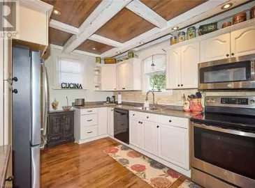 577 SUGARLOAF Street, Port Colborne, ON L3K2R1, 3 Bedrooms Bedrooms, ,2 BathroomsBathrooms,Single Family,For Sale,SUGARLOAF,40477211