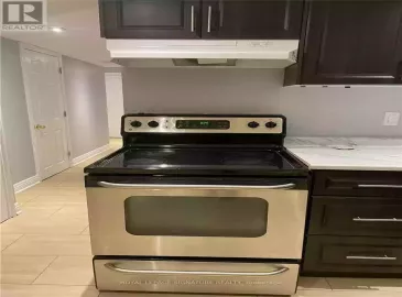 31 Retreat Boulevard, Vaughan, ON L4H0C1, 2 Bedrooms Bedrooms, ,1 BathroomBathrooms,Single Family,For Lease,Retreat,N6789314