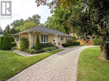346 HEAD Street, Strathroy, ON N7G2J9, 4 Bedrooms Bedrooms, ,2 BathroomsBathrooms,Single Family,For Sale,HEAD,40484308 346 HEAD Street, Strathroy, ON N7G2J9, 4 Bedrooms Bedrooms, ,2 BathroomsBathrooms,Single Family,For Sale,HEAD,40484308