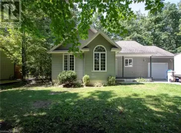 8350 OAKWOOD Drive, Lambton Shores, Ontario N0M1T0, 4 Bedrooms Bedrooms, ,2 BathroomsBathrooms,Single Family,For Sale,OAKWOOD,40483631