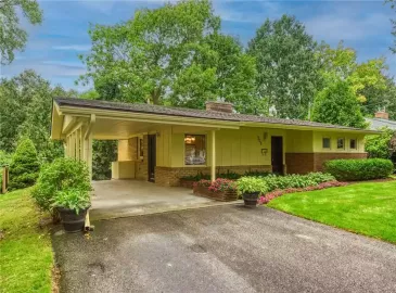 Burlington, ON L7T3C9, 4 Bedrooms Bedrooms, ,2 BathroomsBathrooms,Single Family,For Sale,H4173830