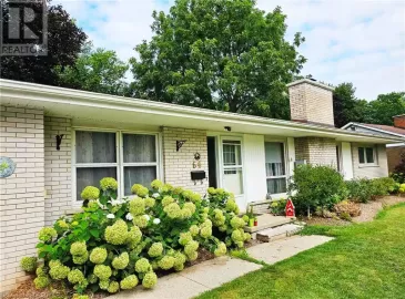 64 HOLDEN Avenue, Simcoe, Ontario N3Y4E5, 5 Bedrooms Bedrooms, ,3 BathroomsBathrooms,Single Family,For Sale,HOLDEN,40493885