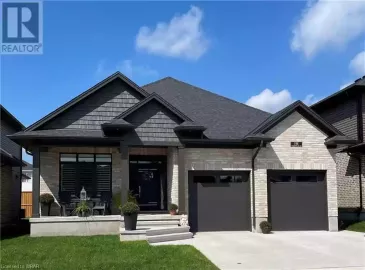 84 SOUTH PARKWOOD Boulevard, Elmira, ON N3B0C8, 2 Bedrooms Bedrooms, ,2 BathroomsBathrooms,Single Family,For Sale,SOUTH PARKWOOD,40495034