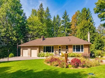 Dundas, ON L9H5L7, 4 Bedrooms Bedrooms, ,4 BathroomsBathrooms,Single Family,For Sale,H4176647