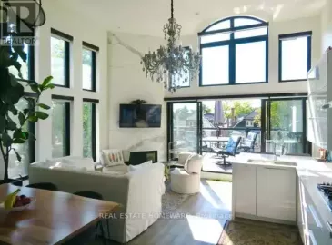 426 Markham Street, Toronto, Ontario M6G2L2, 2 Bedrooms Bedrooms, ,2 BathroomsBathrooms,Multi-family,For Lease,Markham,C7266936