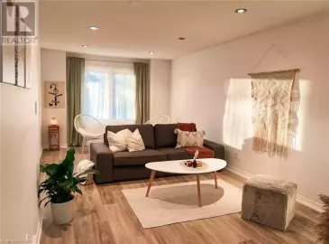 6536 MALIBU Drive, Niagara Falls, Ontario L2H2W3, 3 Bedrooms Bedrooms, ,3 BathroomsBathrooms,Single Family,For Sale,MALIBU,40508211