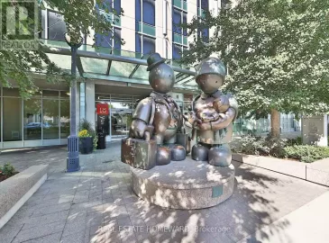 18 Yonge Street, Toronto, ON M5E1Z8, 2 Bedrooms Bedrooms, ,1 BathroomBathrooms,Single Family,For Sale,Yonge,C7026182