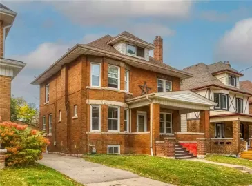 Hamilton, ON L8M3B3, 6 Bedrooms Bedrooms, ,4 BathroomsBathrooms,Single Family,For Sale,H4176505