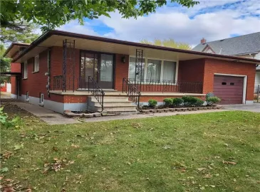 Beamsville, Ontario L0R1B0, 4 Bedrooms Bedrooms, ,2 BathroomsBathrooms,Single Family,For Sale,H4174436