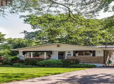 13 CRAWFORD Drive, Hamilton, Ontario L8H2N9, 4 Bedrooms Bedrooms, ,1 BathroomBathrooms,Single Family,For Lease,CRAWFORD,40500896
