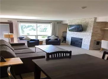 Huntsville, ON P1H2E8, 1 Bedroom Bedrooms, ,1 BathroomBathrooms,Single Family,For Sale,H4172713