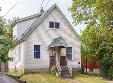 Hamilton, ON L8S2Z2, 6 Bedrooms Bedrooms, ,2 BathroomsBathrooms,Single Family,For Sale,H4175520