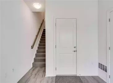 Hamilton, ON L8H0B3, 3 Bedrooms Bedrooms, ,2 BathroomsBathrooms,Single Family,For Lease,H4179301